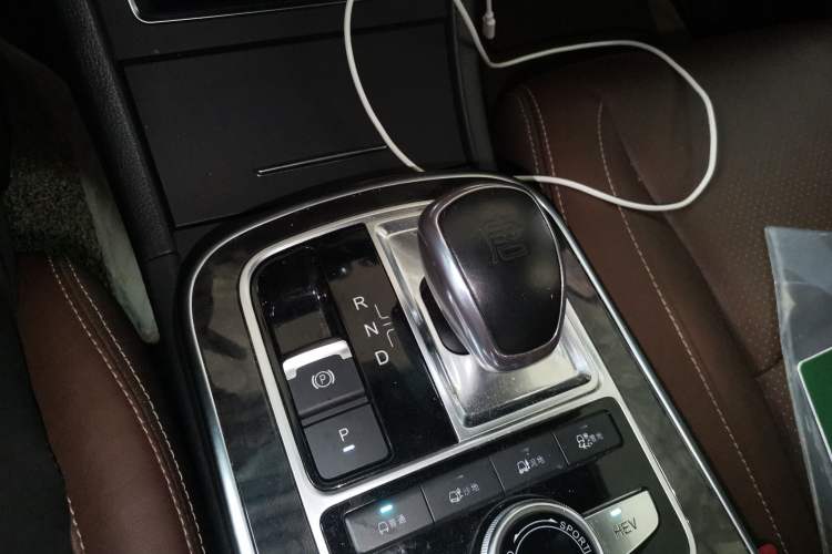 Used BYD Tang New Energy 2015 2.0T Four-Wheel-Drive Flagship Model Gear Lever