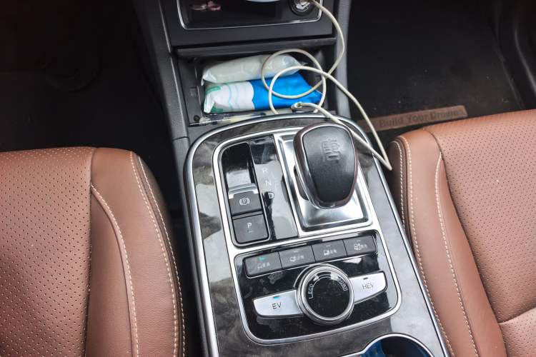 Used BYD Tang New Energy 2015 2.0T Four-Wheel-Drive Flagship Model Gear Lever
