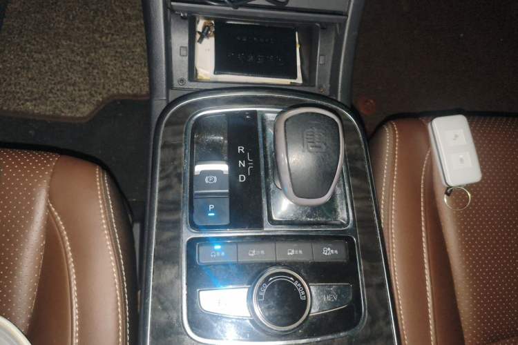 Used BYD Tang New Energy 2015 2.0T Four-Wheel-Drive Flagship Model Gear Lever