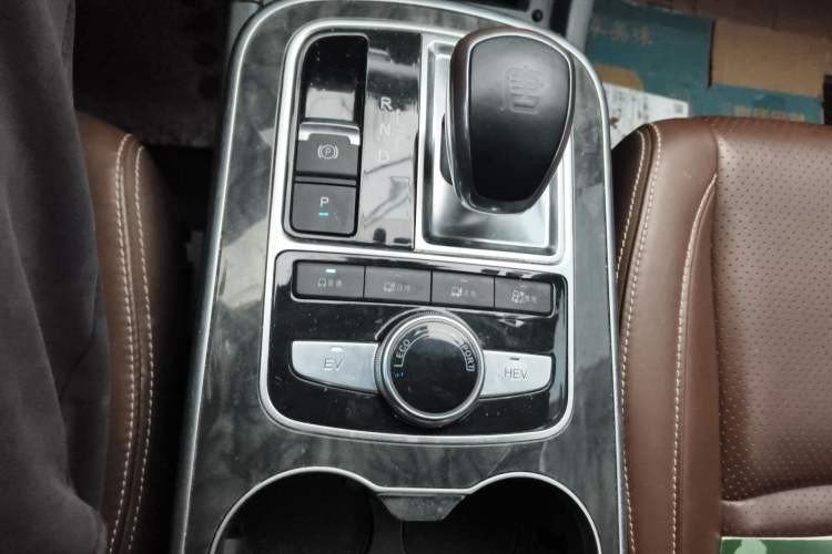 Used BYD Tang New Energy 2015 2.0T Four-Wheel-Drive Flagship Model Gear Lever