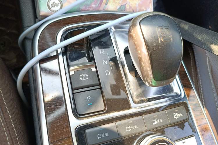Used BYD Tang New Energy 2015 2.0T Four-Wheel-Drive Flagship Model Gear Lever