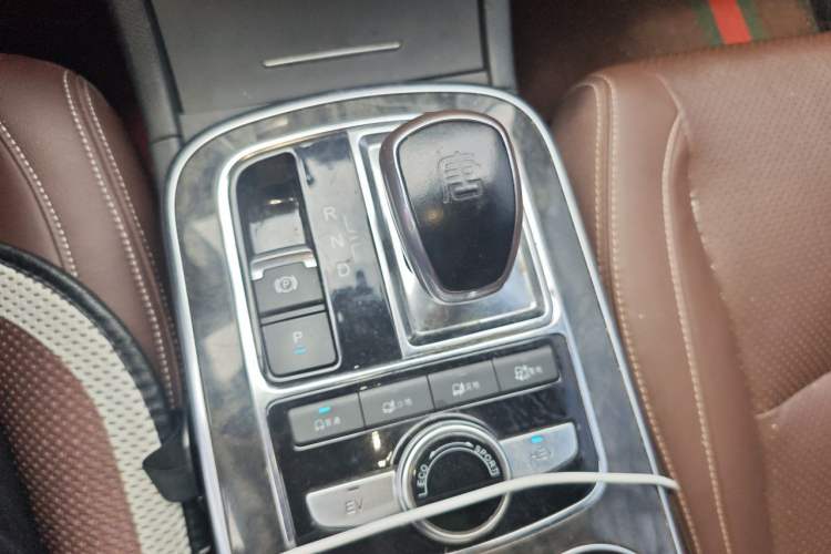 Used BYD Tang New Energy 2015 2.0T Four-Wheel-Drive Flagship Model Gear Lever