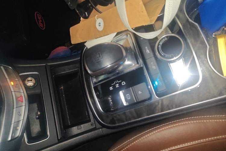Used BYD Tang New Energy 2015 2.0T Four-Wheel-Drive Flagship Model Gear Lever