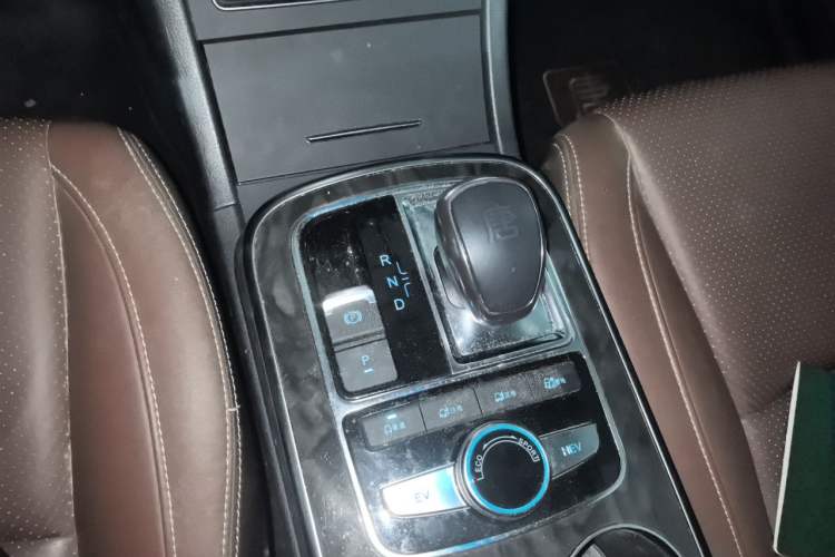 Used BYD Tang New Energy 2015 2.0T Four-Wheel-Drive Flagship Model Gear Lever