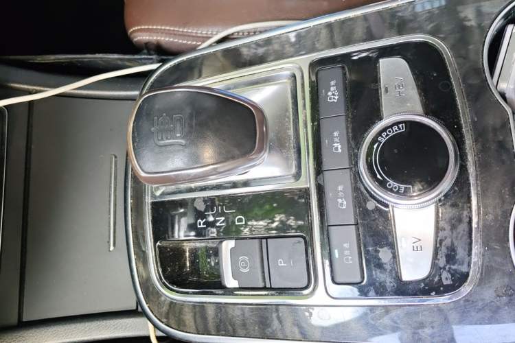 Used BYD Tang New Energy 2015 2.0T Four-Wheel-Drive Flagship Model Gear Lever
