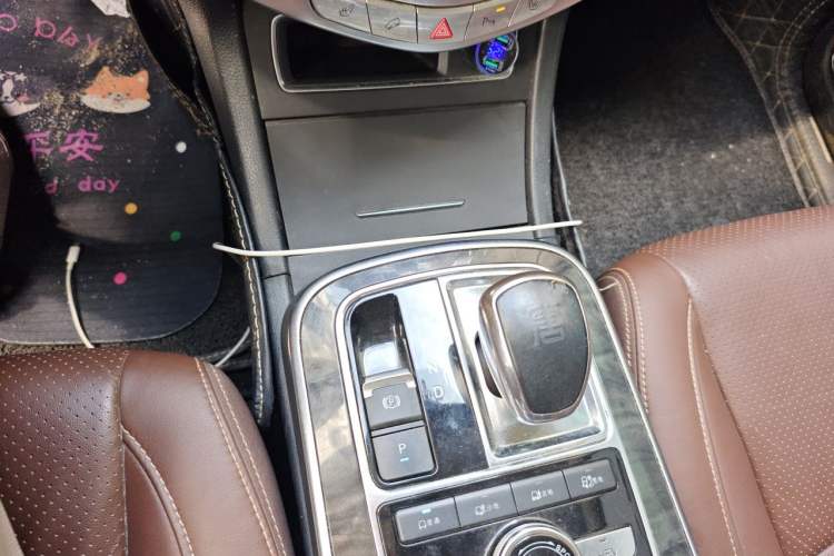 Used BYD Tang New Energy 2015 2.0T Four-Wheel-Drive Flagship Model Gear Lever