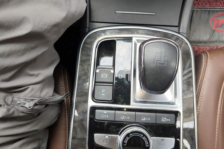 Used BYD Tang New Energy 2015 2.0T Four-Wheel-Drive Flagship Model Gear Lever