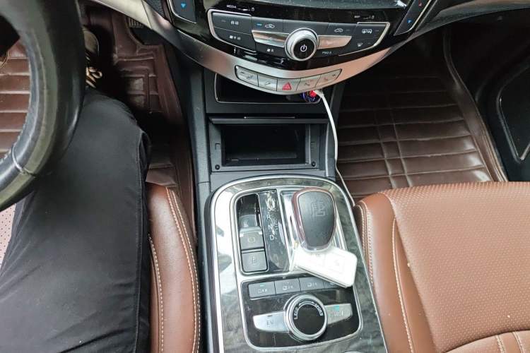 Used BYD Tang New Energy 2015 2.0T Four-Wheel-Drive Flagship Model Gear Lever