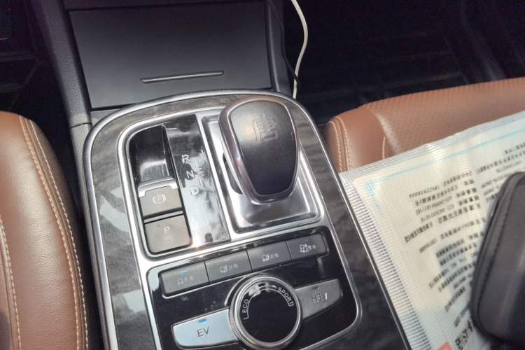 Used BYD Tang New Energy 2015 2.0T Four-Wheel-Drive Flagship Model Gear Lever
