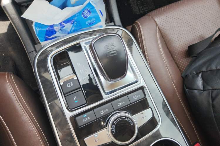 Used BYD Tang New Energy 2015 2.0T Four-Wheel-Drive Flagship Model Gear Lever