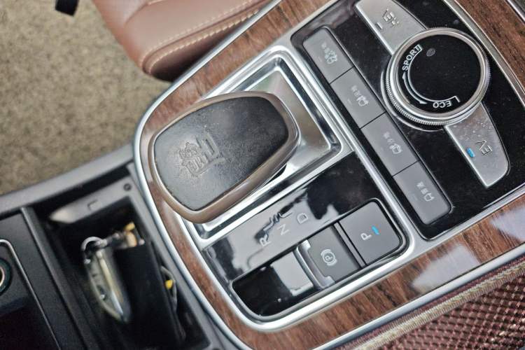 Used BYD Tang New Energy 2015 2.0T Four-Wheel-Drive Flagship Model Gear Lever