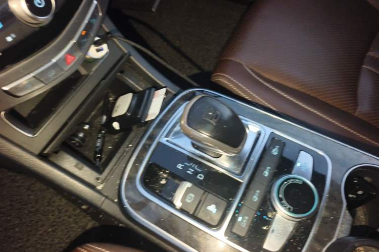 Used BYD Tang New Energy 2015 2.0T Four-Wheel-Drive Flagship Model Gear Lever