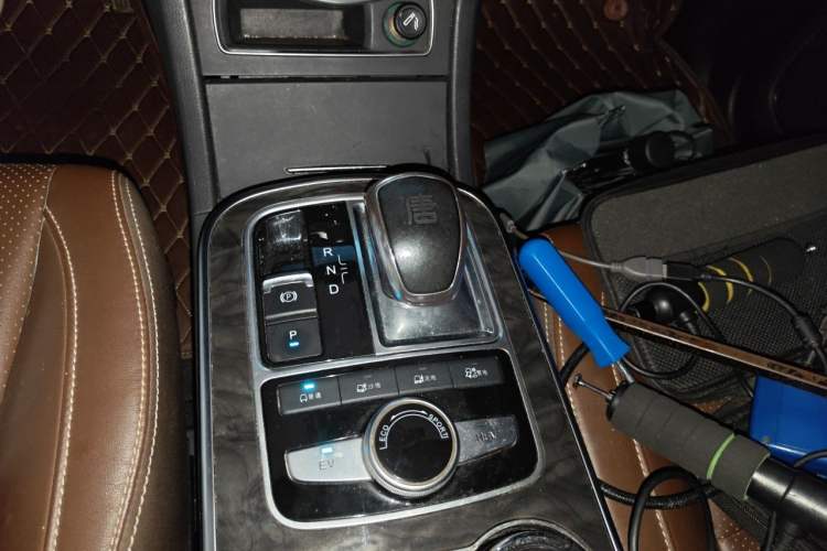 Used BYD Tang New Energy 2015 2.0T Four-Wheel-Drive Flagship Model Gear Lever