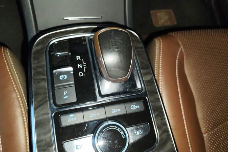Used BYD Tang New Energy 2015 2.0T Four-Wheel-Drive Flagship Model Gear Lever