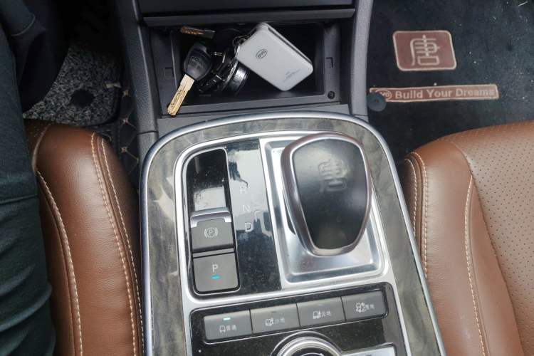 Used BYD Tang New Energy 2015 2.0T Four-Wheel-Drive Flagship Model Gear Lever