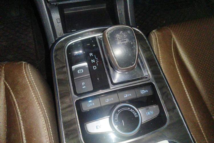 Used BYD Tang New Energy 2015 2.0T Four-Wheel-Drive Flagship Model Gear Lever