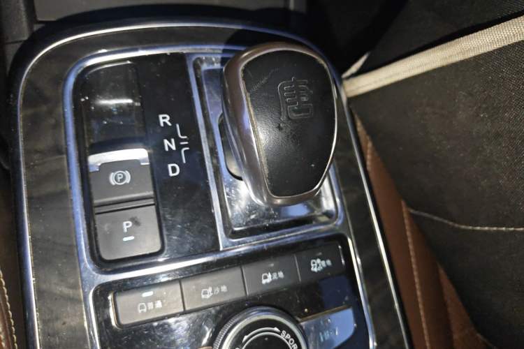 Used BYD Tang New Energy 2015 2.0T Four-Wheel-Drive Flagship Model Gear Lever