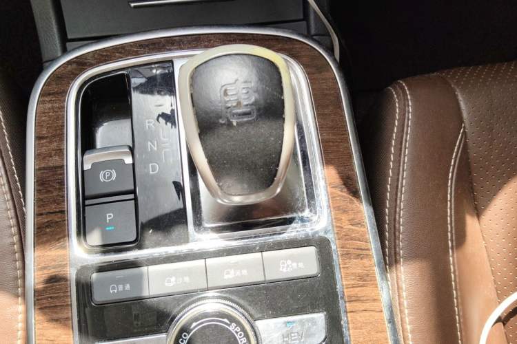 Used BYD Tang New Energy 2015 2.0T Four-Wheel-Drive Flagship Model Gear Lever