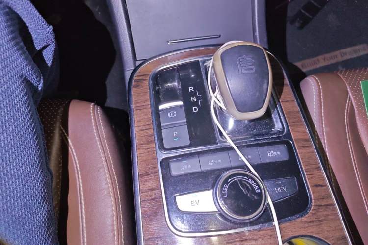 Used BYD Tang New Energy 2015 2.0T Four-Wheel-Drive Flagship Model Gear Lever
