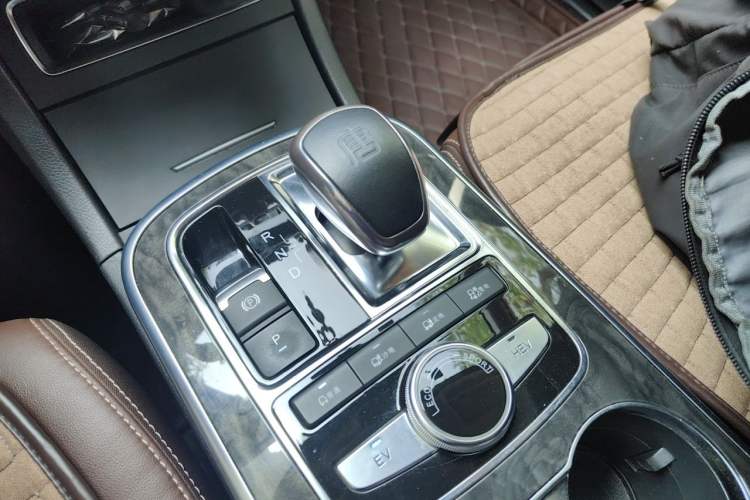 Used BYD Tang New Energy 2015 2.0T Four-Wheel-Drive Flagship Model Gear Lever