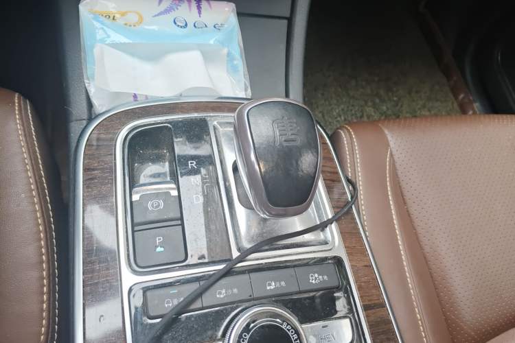 Used BYD Tang New Energy 2015 2.0T Four-Wheel-Drive Flagship Model Gear Lever