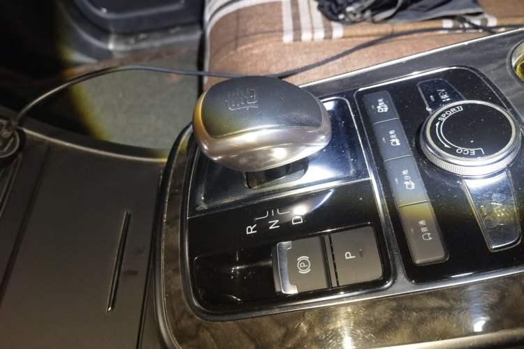 Used BYD Tang New Energy 2015 2.0T Four-Wheel-Drive Flagship Model Gear Lever