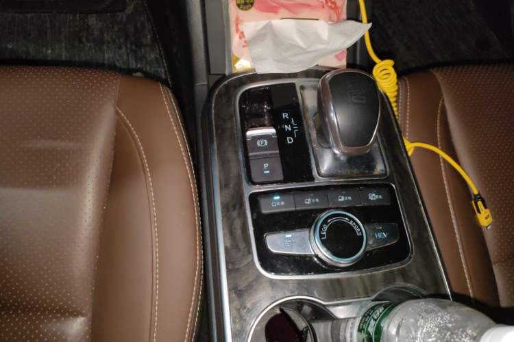 Used BYD Tang New Energy 2015 2.0T Four-Wheel-Drive Flagship Model Gear Lever