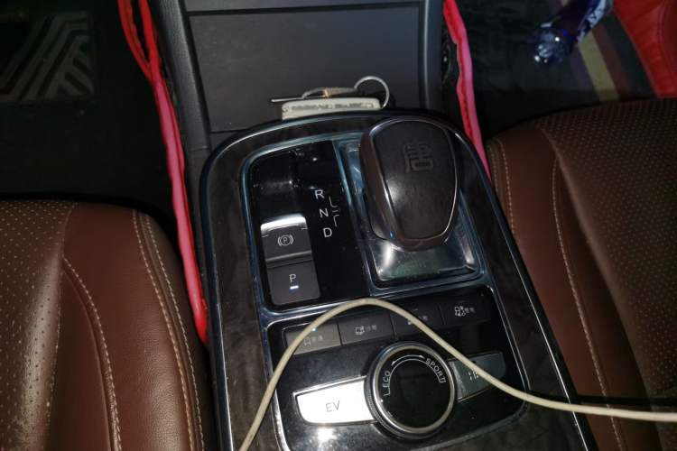 Used BYD Tang New Energy 2015 2.0T Four-Wheel-Drive Flagship Model Gear Lever