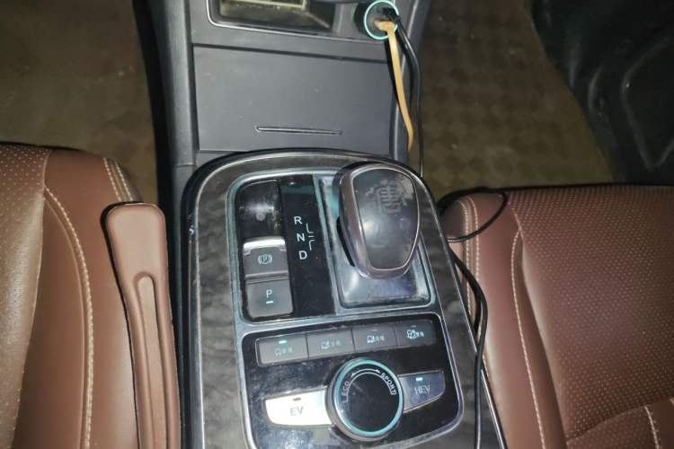 Used BYD Tang New Energy 2015 2.0T Four-Wheel-Drive Flagship Model Gear Lever