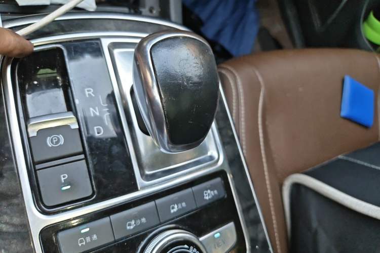 Used BYD Tang New Energy 2015 2.0T Four-Wheel-Drive Flagship Model Gear Lever