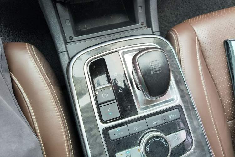 Used BYD Tang New Energy 2015 2.0T Four-Wheel-Drive Flagship Model Gear Lever