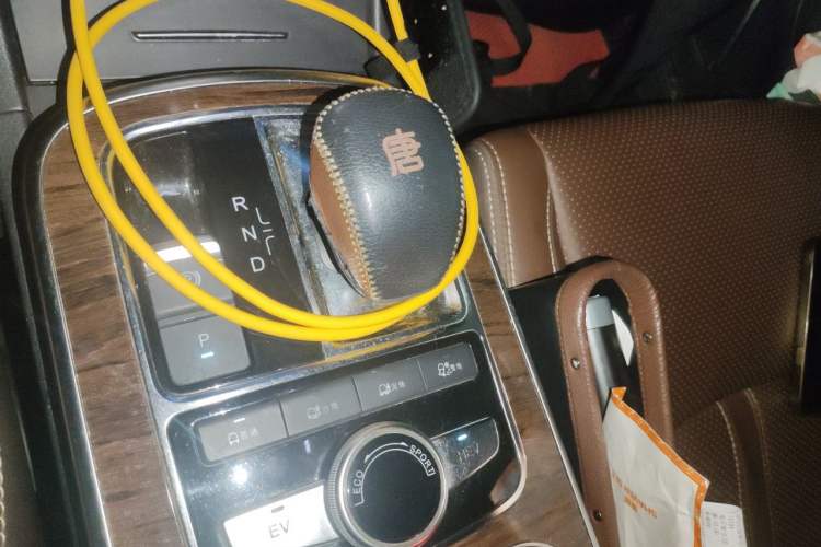 Used BYD Tang New Energy 2015 2.0T Four-Wheel-Drive Flagship Model Gear Lever