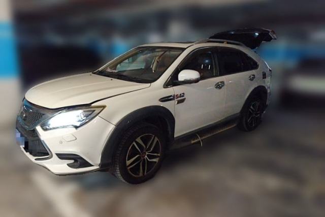 Ojetý BYD Tang New Energy 2015 2.0T Four-Wheel-Drive Flagship Model