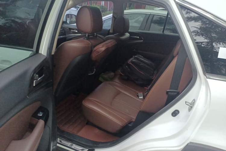 Used BYD Tang New Energy 2015 2.0T Four-Wheel-Drive Flagship Model Left Rear Seat