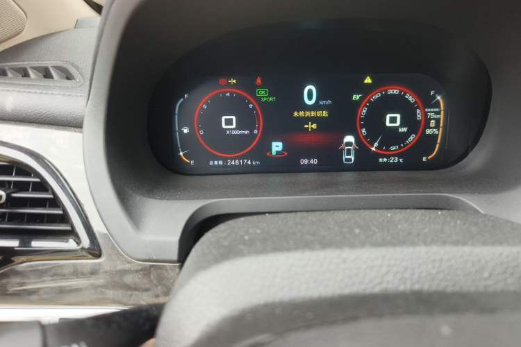 Used BYD Tang New Energy 2015 2.0T Four-Wheel-Drive Flagship Model Odometer Close Up