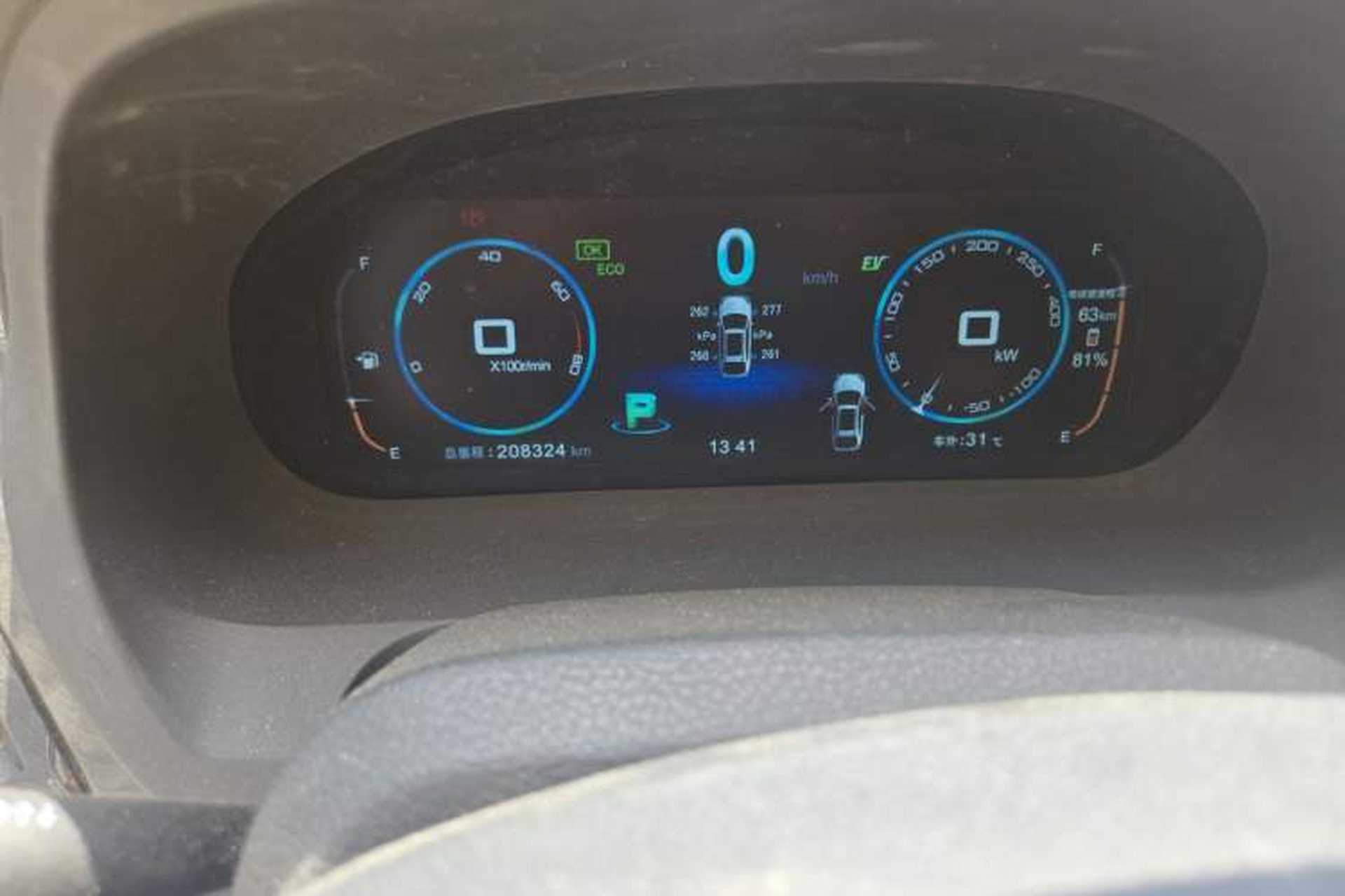 Used BYD Tang New Energy 2015 2.0T Four-Wheel-Drive Flagship Model Odometer Close Up