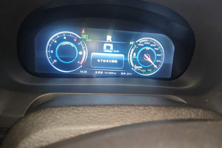 Used BYD Tang New Energy 2015 2.0T Four-Wheel-Drive Flagship Model Odometer Close Up