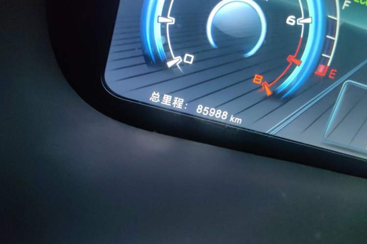 Used BYD Tang New Energy 2015 2.0T Four-Wheel-Drive Flagship Model Odometer Close Up