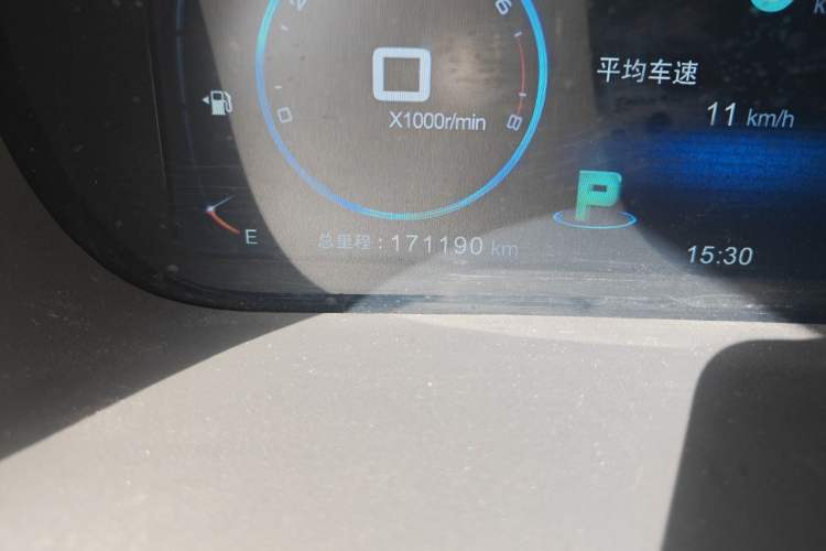 Used BYD Tang New Energy 2015 2.0T Four-Wheel-Drive Flagship Model Odometer Close Up
