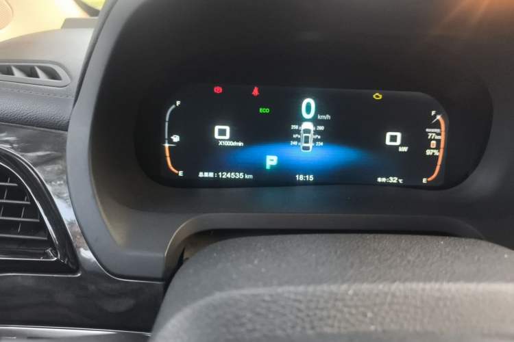 Used BYD Tang New Energy 2015 2.0T Four-Wheel-Drive Flagship Model Odometer Close Up