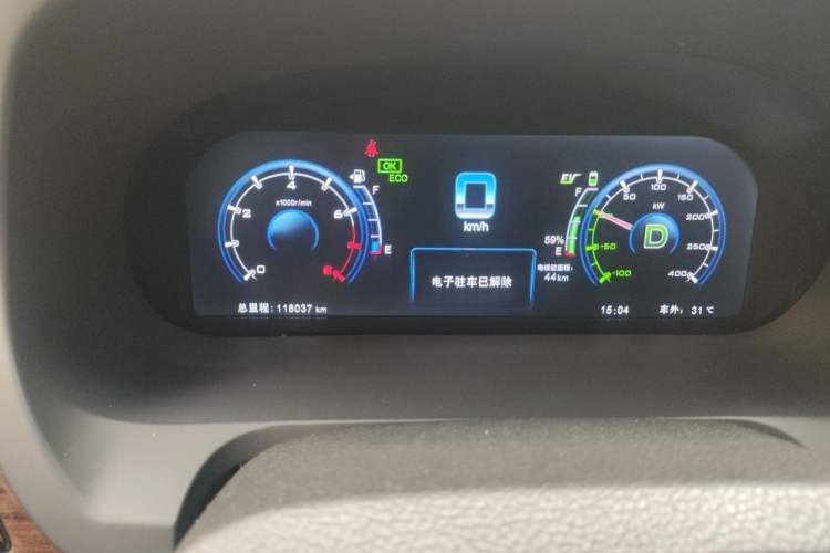 Used BYD Tang New Energy 2015 2.0T Four-Wheel-Drive Flagship Model Odometer Close Up