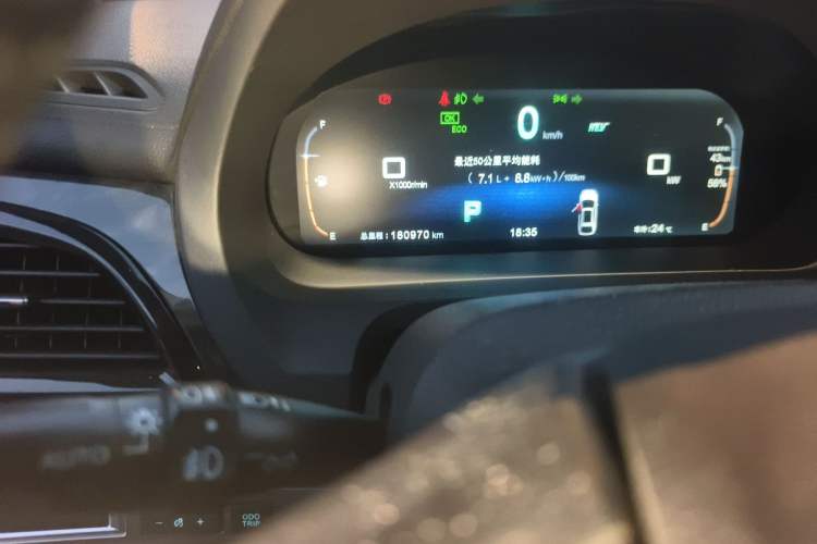 Used BYD Tang New Energy 2015 2.0T Four-Wheel-Drive Flagship Model Odometer Close Up
