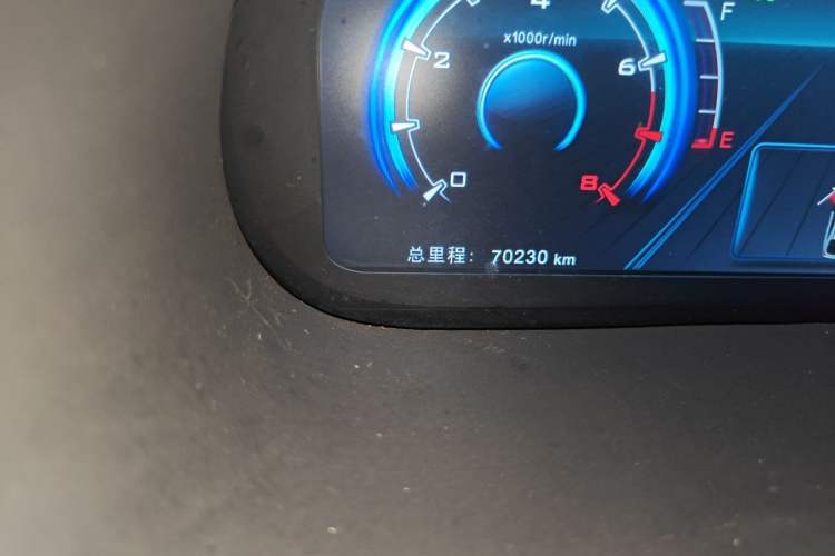 Used BYD Tang New Energy 2015 2.0T Four-Wheel-Drive Flagship Model Odometer Close Up