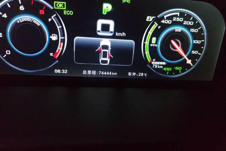 Used BYD Tang New Energy 2015 2.0T Four-Wheel-Drive Flagship Model Odometer Close Up