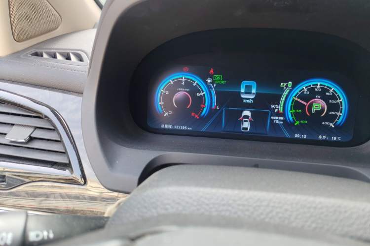 Used BYD Tang New Energy 2015 2.0T Four-Wheel-Drive Flagship Model Odometer Close Up