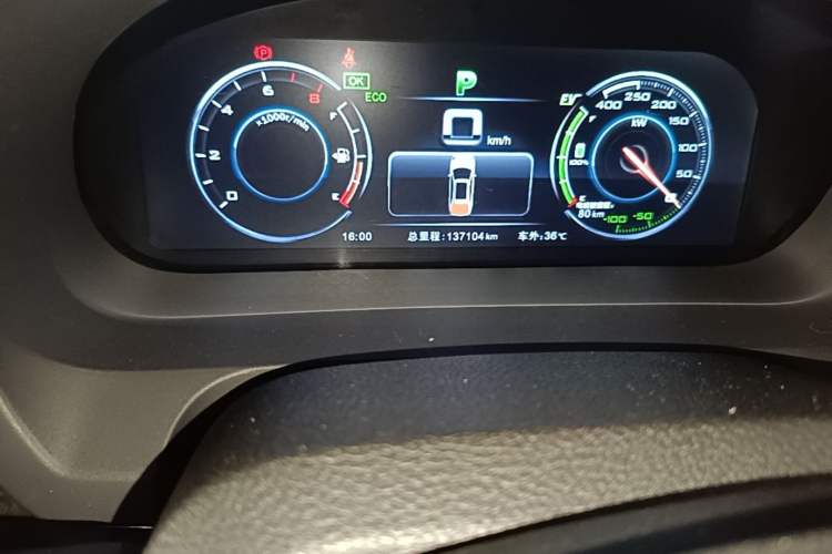 Used BYD Tang New Energy 2015 2.0T Four-Wheel-Drive Flagship Model Odometer Close Up