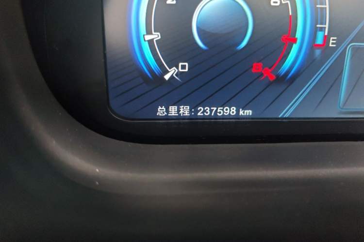 Used BYD Tang New Energy 2015 2.0T Four-Wheel-Drive Flagship Model Odometer Close Up
