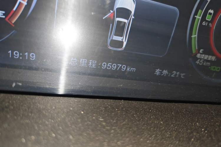 Used BYD Tang New Energy 2015 2.0T Four-Wheel-Drive Flagship Model Odometer Close Up