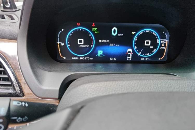 Used BYD Tang New Energy 2015 2.0T Four-Wheel-Drive Flagship Model Odometer Close Up