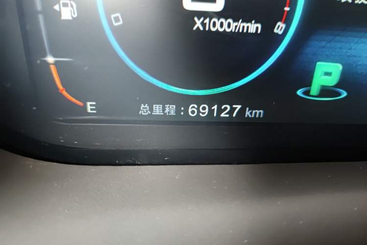 Used BYD Tang New Energy 2015 2.0T Four-Wheel-Drive Flagship Model Odometer Close Up